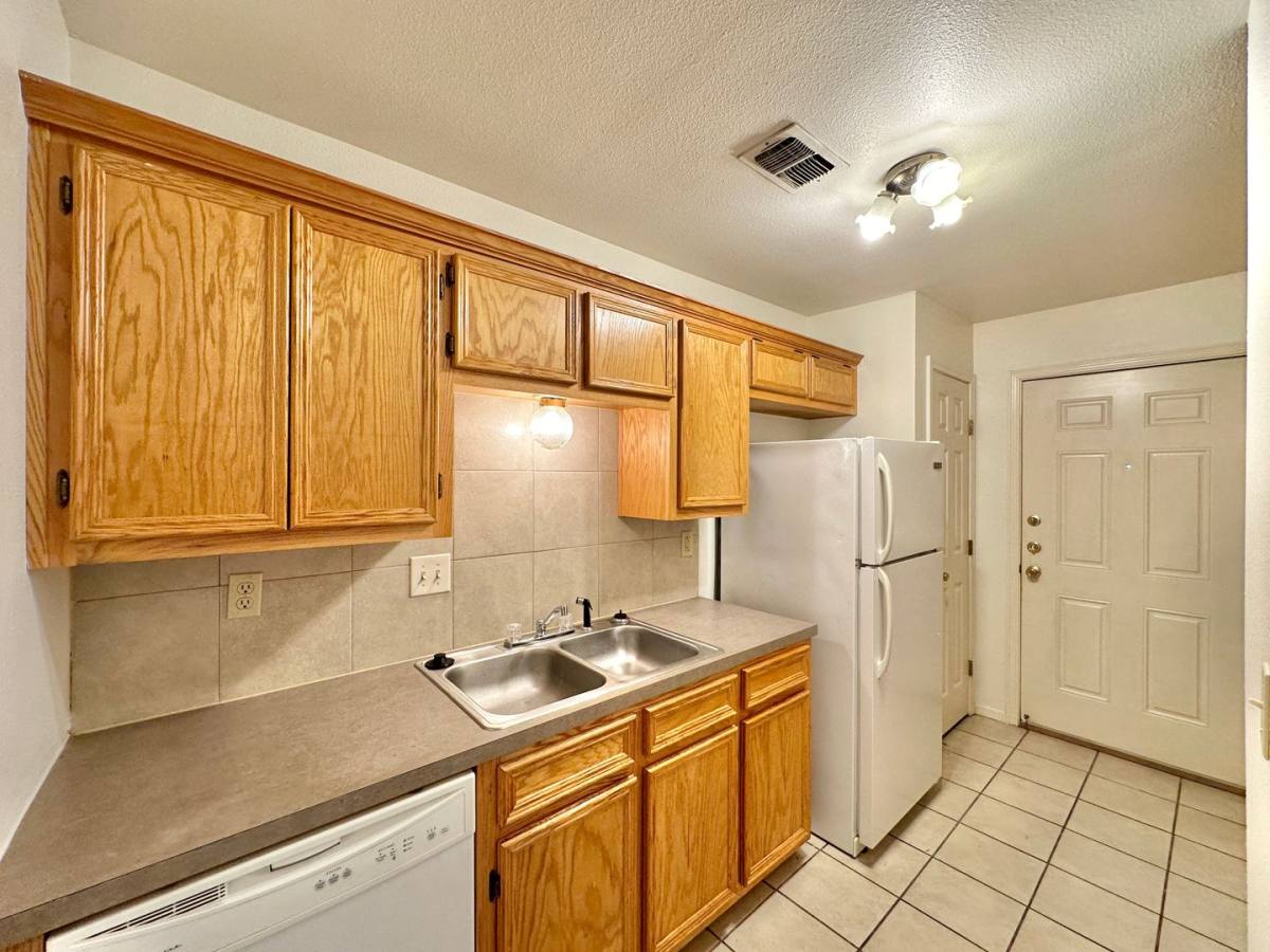 Townhouse for rent at 1308 Quail Circle, Killeen, TX 76549