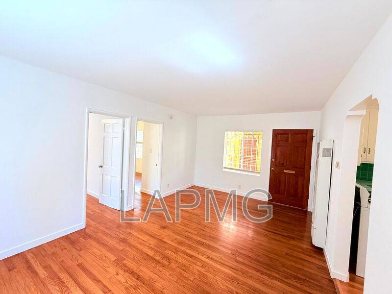 House for rent at 637 E Rose Ave #2R, Venice, CA 90291