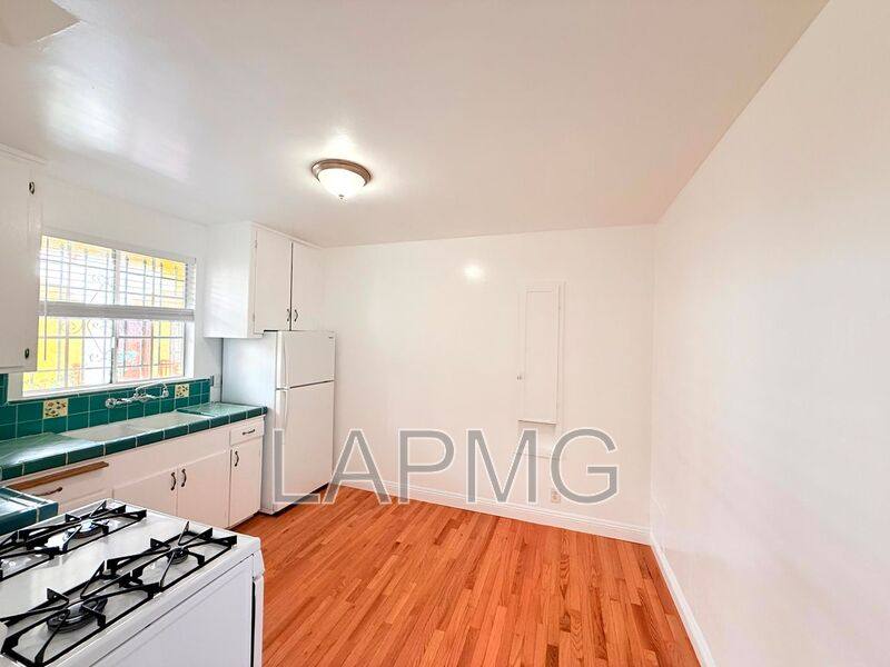 House for rent at 637 E Rose Ave #2R, Venice, CA 90291