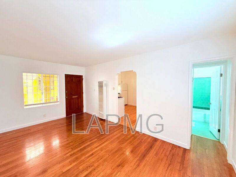 House for rent at 637 E Rose Ave #2R, Venice, CA 90291