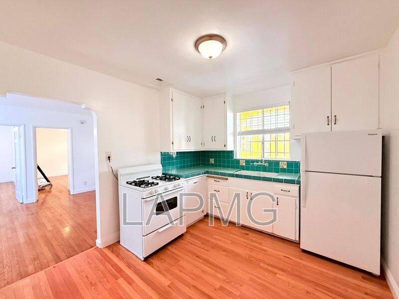 House for rent at 637 E Rose Ave #2R, Venice, CA 90291