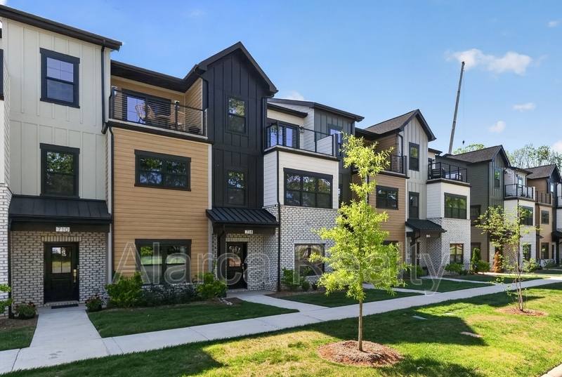 Townhouse for rent at 714 Falling Oak Alley, Huntersville, NC 28078