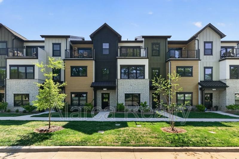 Townhouse for rent at 714 Falling Oak Alley, Huntersville, NC 28078