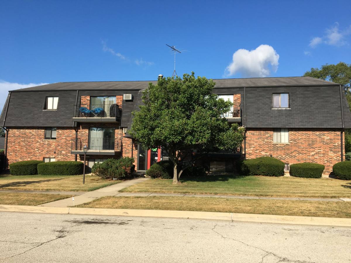 Apartment for rent at 428 Cavalier Court, Dundee, IL 60118