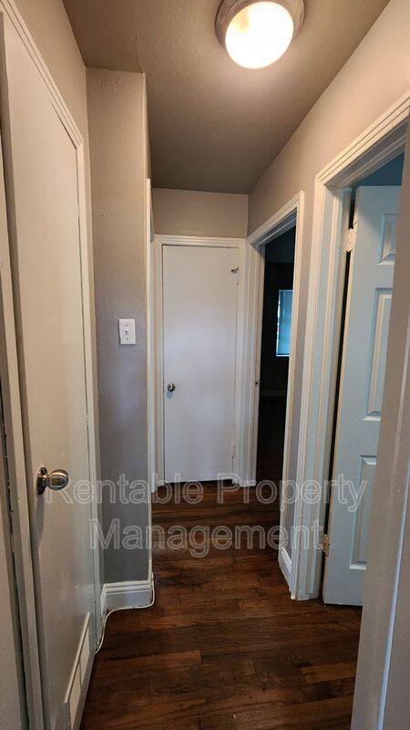 House for rent at 406 W 14th St, Irving, TX 75060