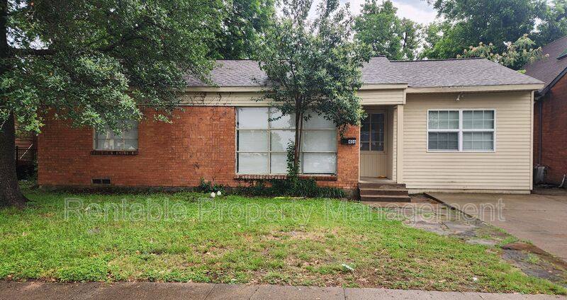 House for rent at 406 W 14th St, Irving, TX 75060