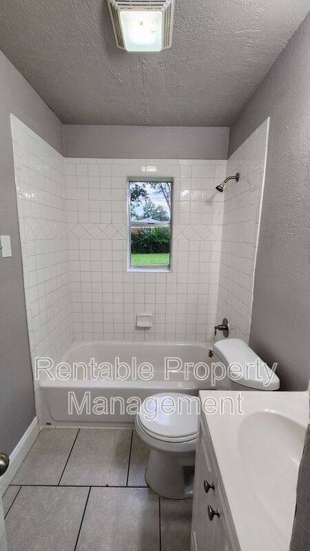 House for rent at 406 W 14th St, Irving, TX 75060