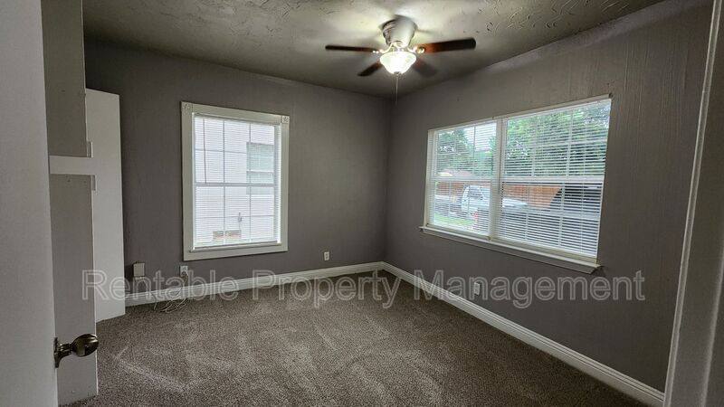 House for rent at 406 W 14th St, Irving, TX 75060