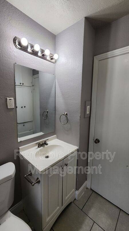 House for rent at 406 W 14th St, Irving, TX 75060