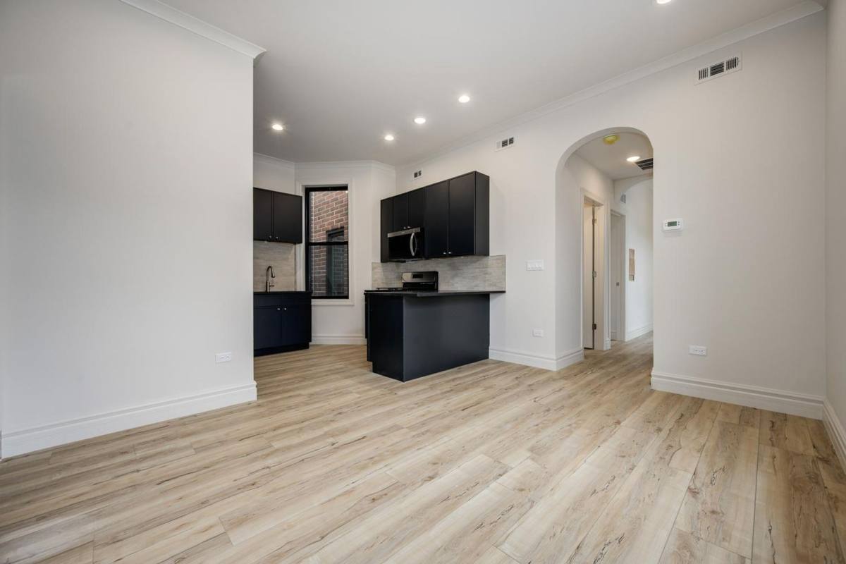 Apartment for rent at 1710 W Belmont Ave, Chicago, IL 60657