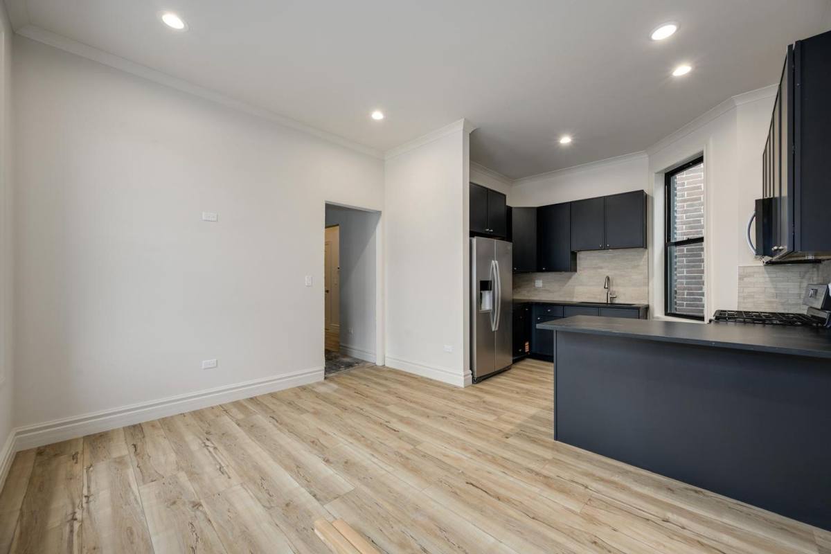 Apartment for rent at 1710 W Belmont Ave, Chicago, IL 60657