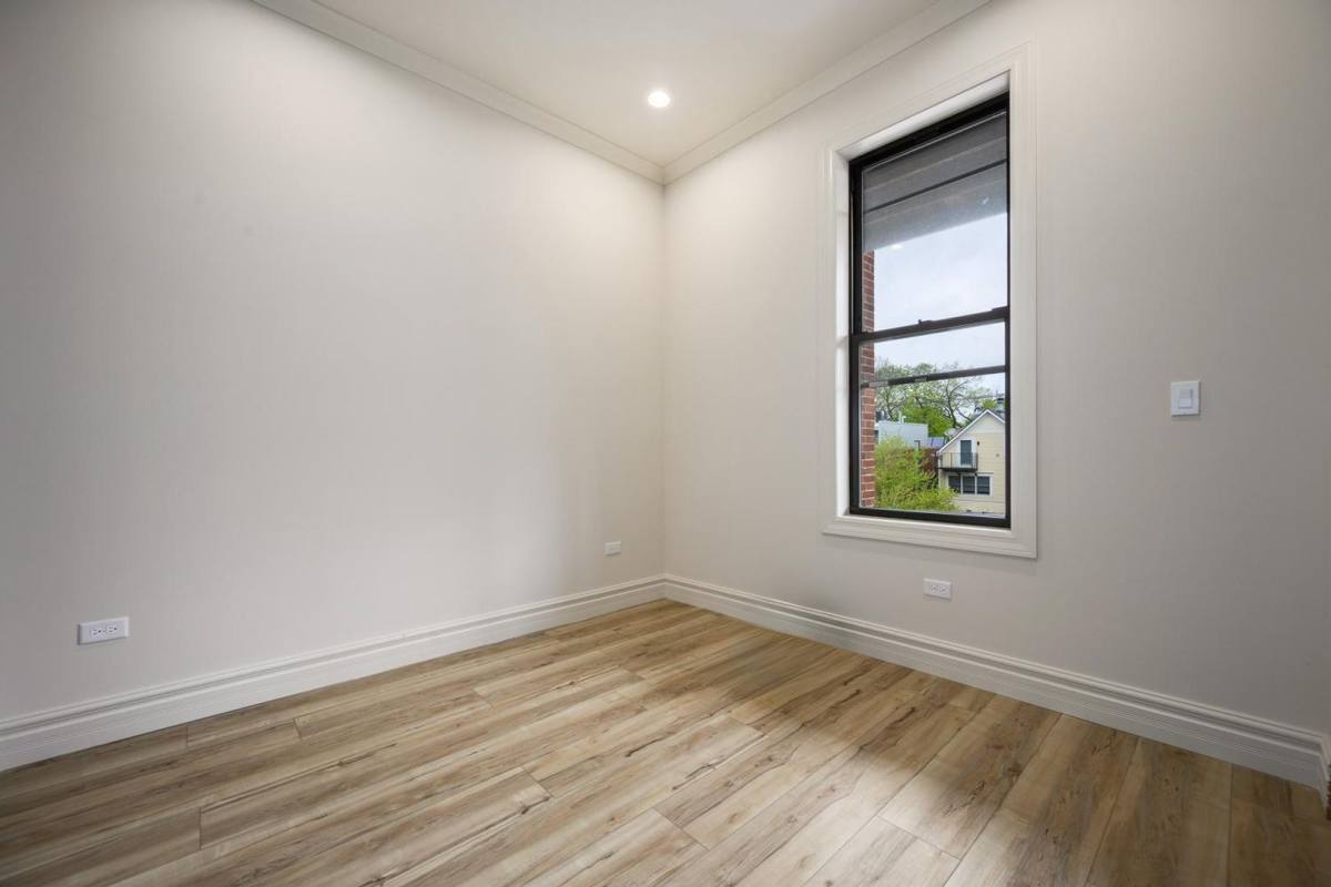 Apartment for rent at 1710 W Belmont Ave, Chicago, IL 60657