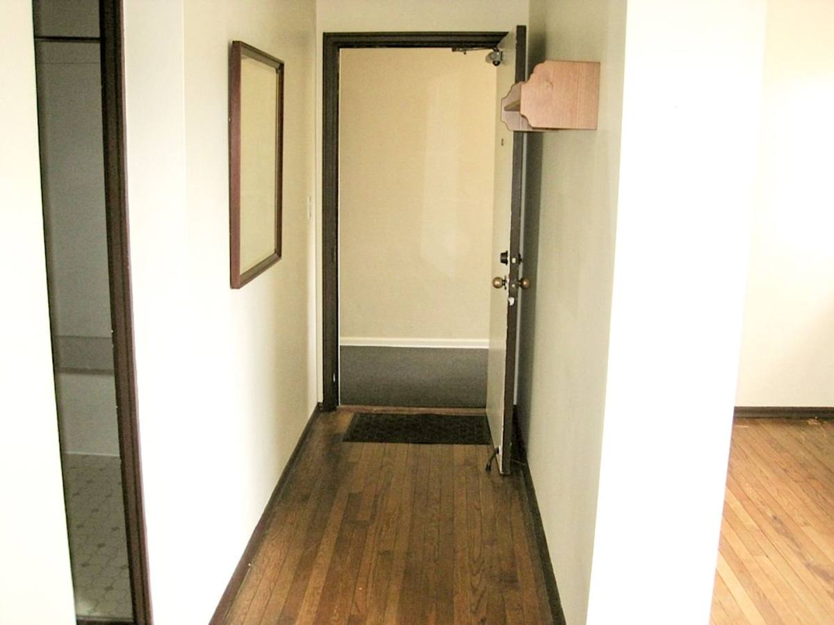 Apartment for rent at 2410 E Lynn St, Seattle, WA 98112