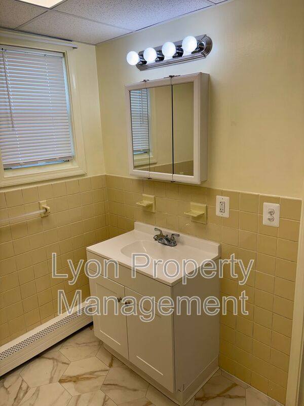Apartment for rent at 94 Anthony St #2R, Pawtucket, RI 02860