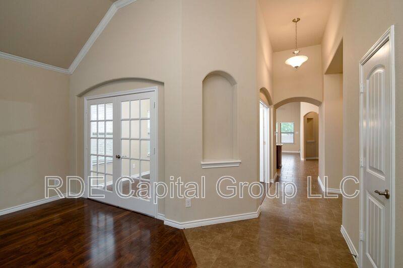 House for rent at 129 Griffin Ave, Royse City, TX 75189