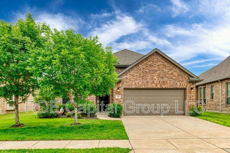 House for rent at 129 Griffin Ave, Royse City, TX 75189