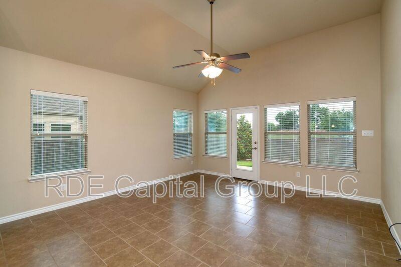 House for rent at 129 Griffin Ave, Royse City, TX 75189
