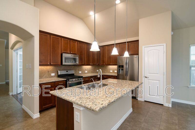 House for rent at 129 Griffin Ave, Royse City, TX 75189