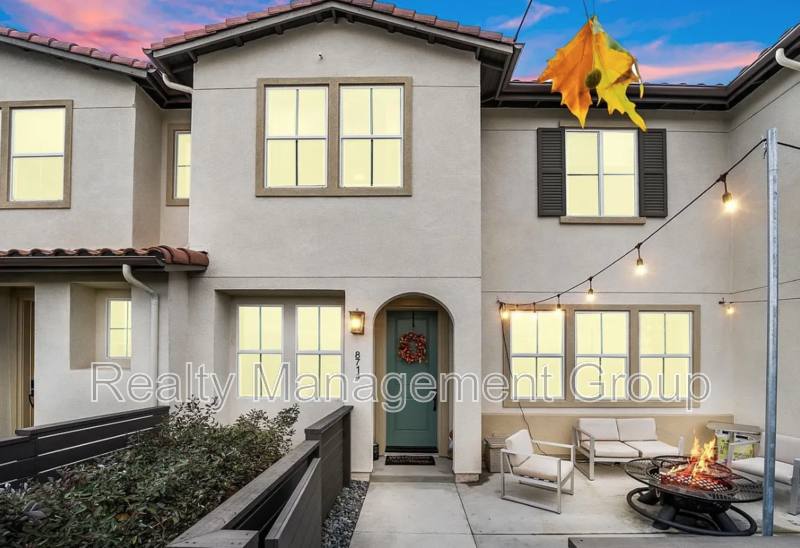 Townhouse for rent at 8714 Aruba Lane, Santee, CA 92071