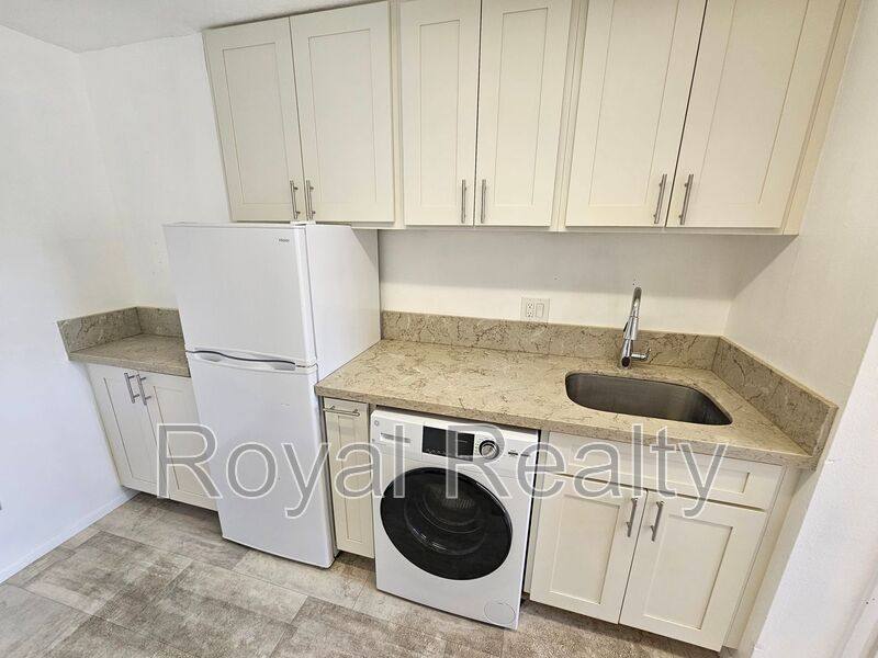 Apartment for rent at 3415 Kalua Rd #B, Honolulu, HI 96816