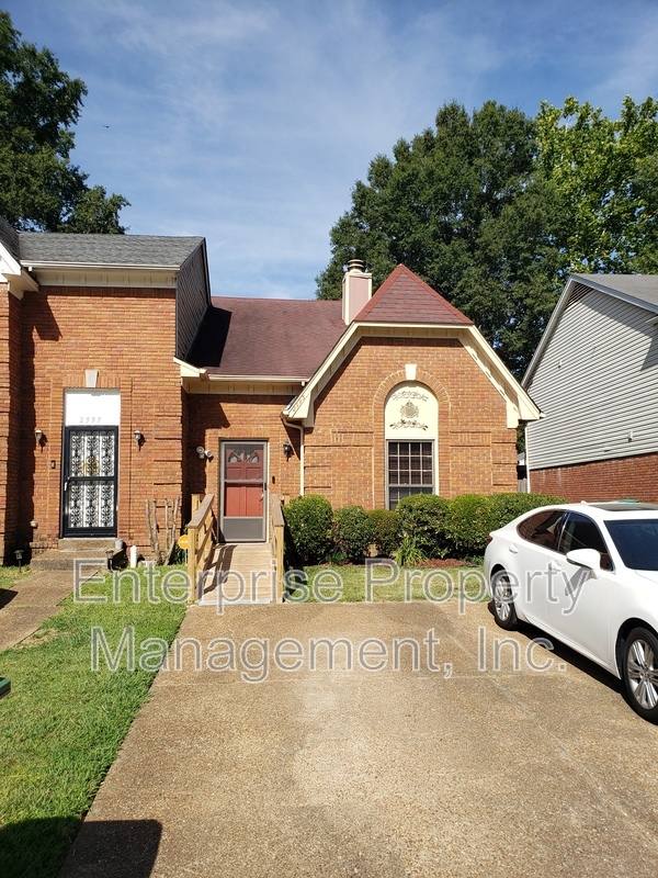 Townhouse for rent at 2995 Charlsetowne Place, Memphis, TN 38115