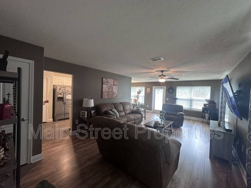 House for rent at 5217 Saufley Field Rd, Pensacola, FL 32526