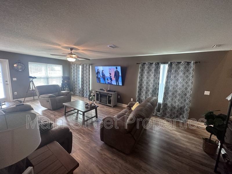 House for rent at 5217 Saufley Field Rd, Pensacola, FL 32526