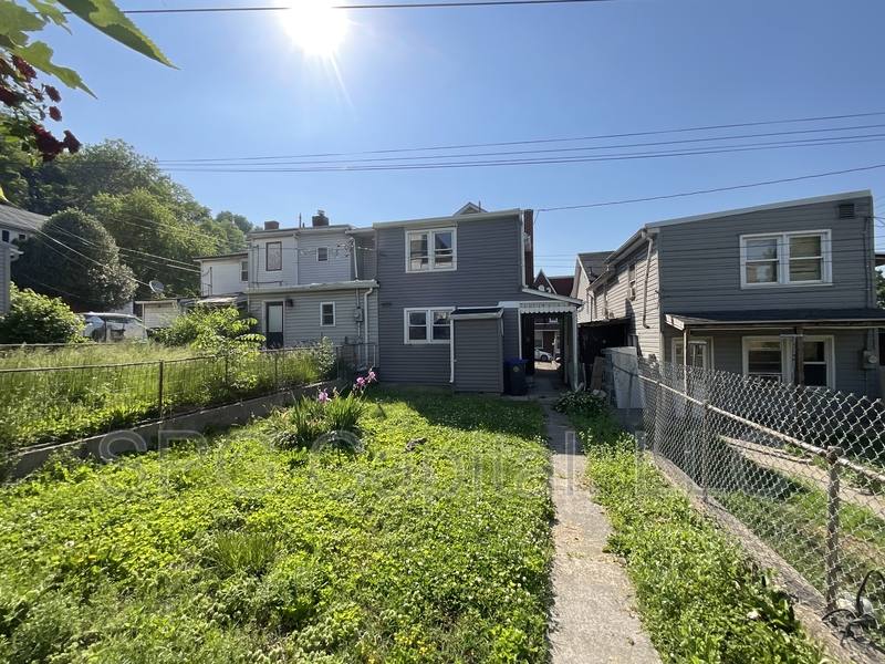 House for rent at 25 Chestnut St, Harrisburg, PA 17113