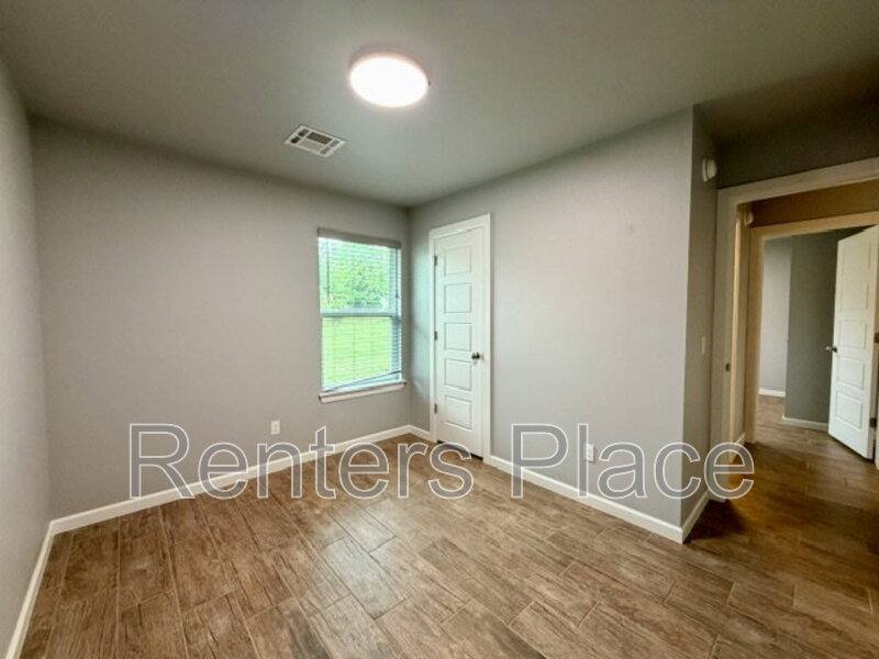 House for rent at 29035 E 153 St S, Coweta, OK 74429