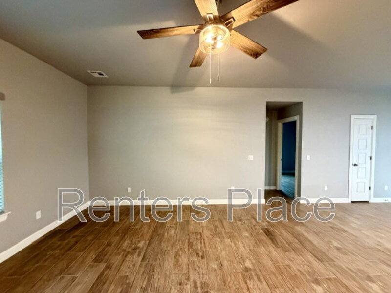 House for rent at 29035 E 153 St S, Coweta, OK 74429