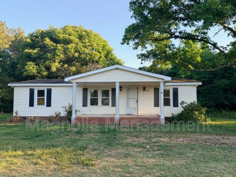 House for rent at 897 Faulkner Town Rd, Henderson, NC 27537