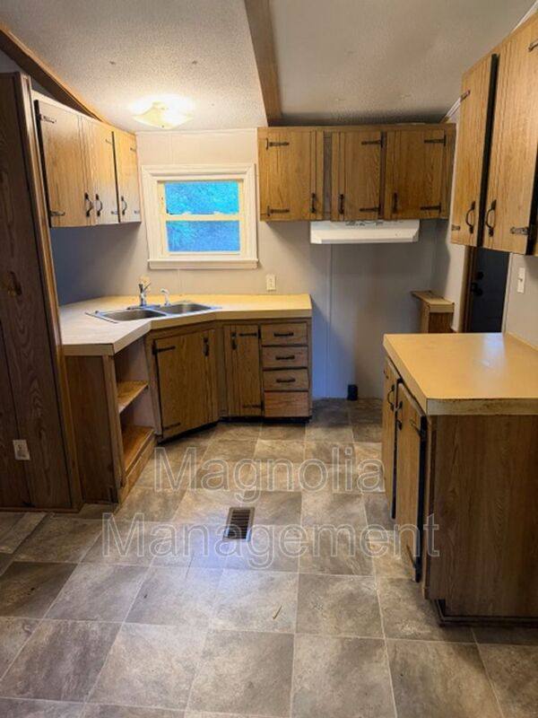 House for rent at 897 Faulkner Town Rd, Henderson, NC 27537