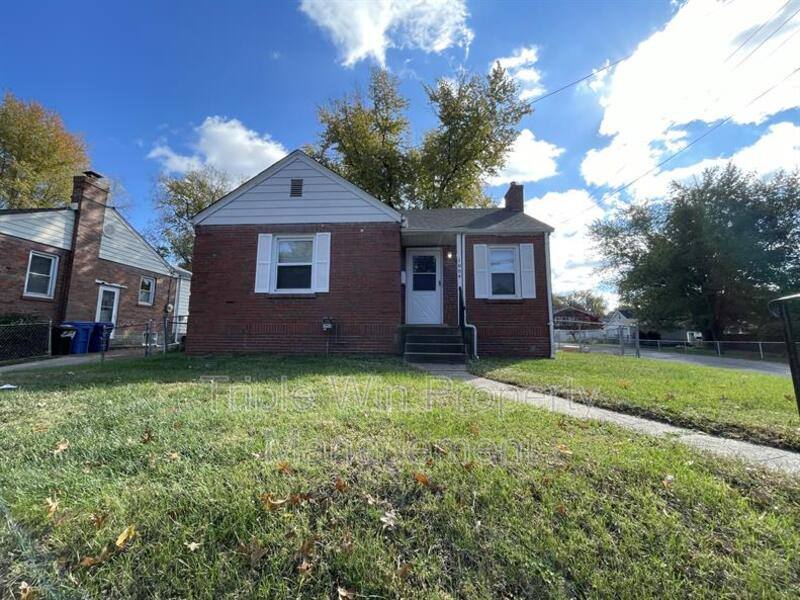 House for rent at 1004 N New Florissant Rd, Florissant, MO 63031