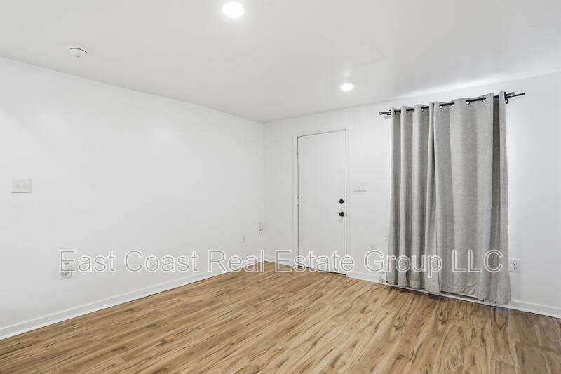 Apartment for rent at 316 N High St, Martinsburg, WV 25404