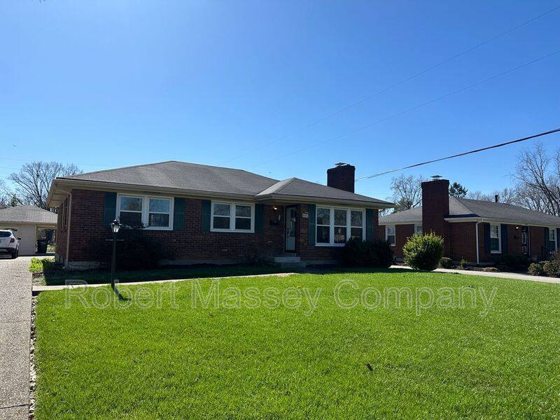 House for rent at 6892 Green Meadow Circle, Louisville, KY 40207