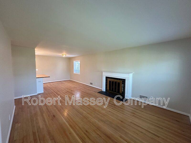 House for rent at 6892 Green Meadow Circle, Louisville, KY 40207