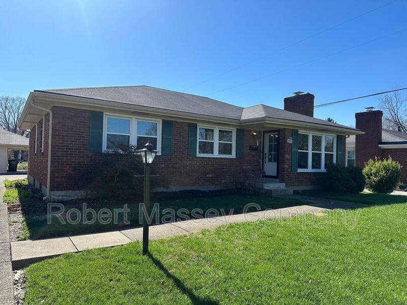 House for rent at 6892 Green Meadow Circle, Louisville, KY 40207