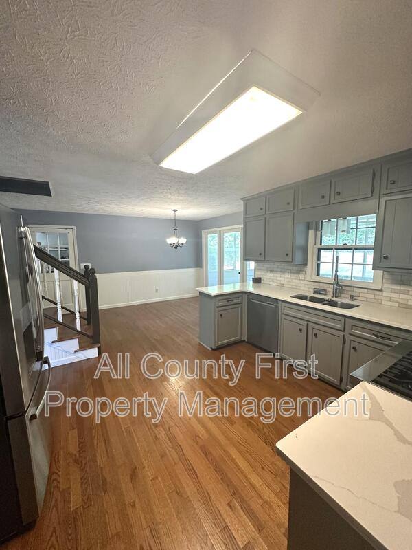 House for rent at 5621 Shadow View Dr, Stone Mountain, GA 30087