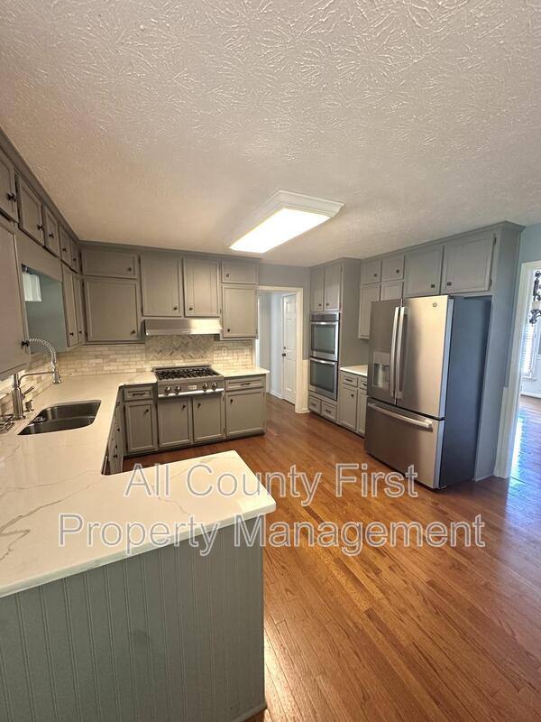 House for rent at 5621 Shadow View Dr, Stone Mountain, GA 30087