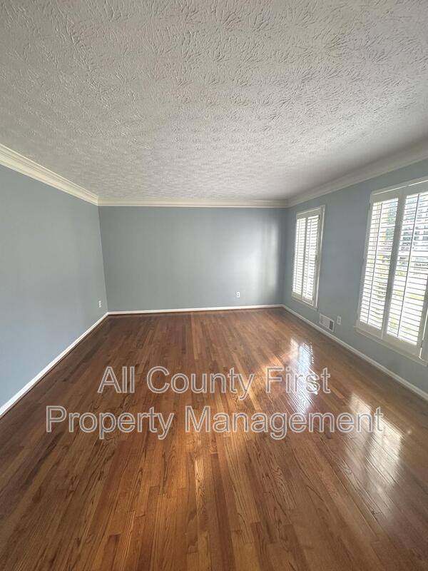 House for rent at 5621 Shadow View Dr, Stone Mountain, GA 30087