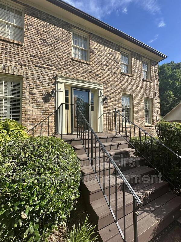 House for rent at 5621 Shadow View Dr, Stone Mountain, GA 30087