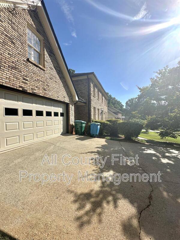 House for rent at 5621 Shadow View Dr, Stone Mountain, GA 30087