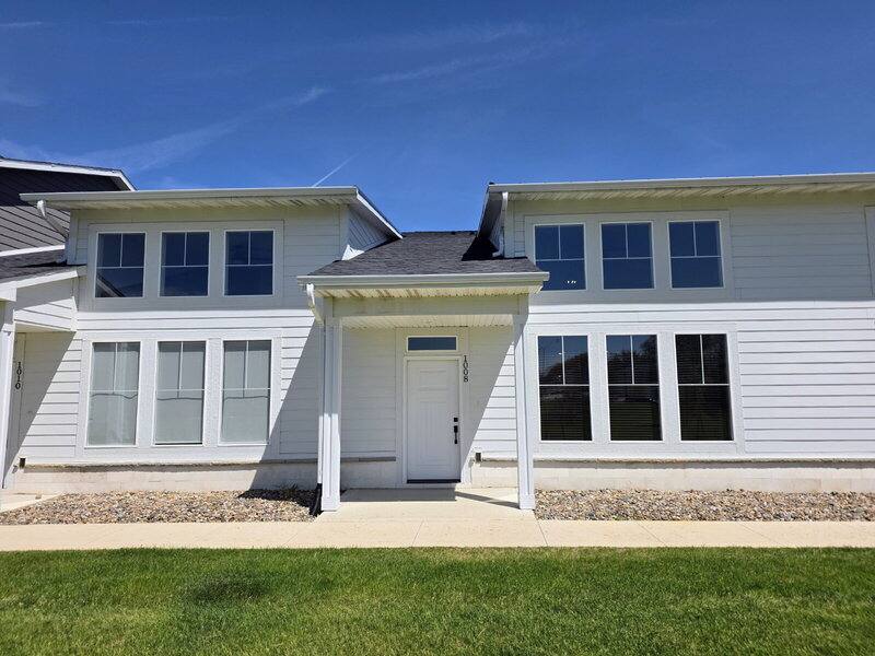 Townhouse for rent at 1008 Maple St, Waukee, IA 50263