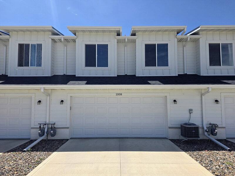 Townhouse for rent at 1008 Maple St, Waukee, IA 50263
