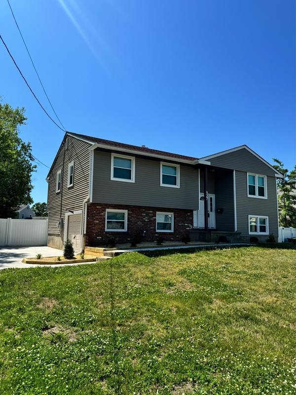 House for rent at 927 Edgemoor Rd, Cherry Hill, NJ 08034