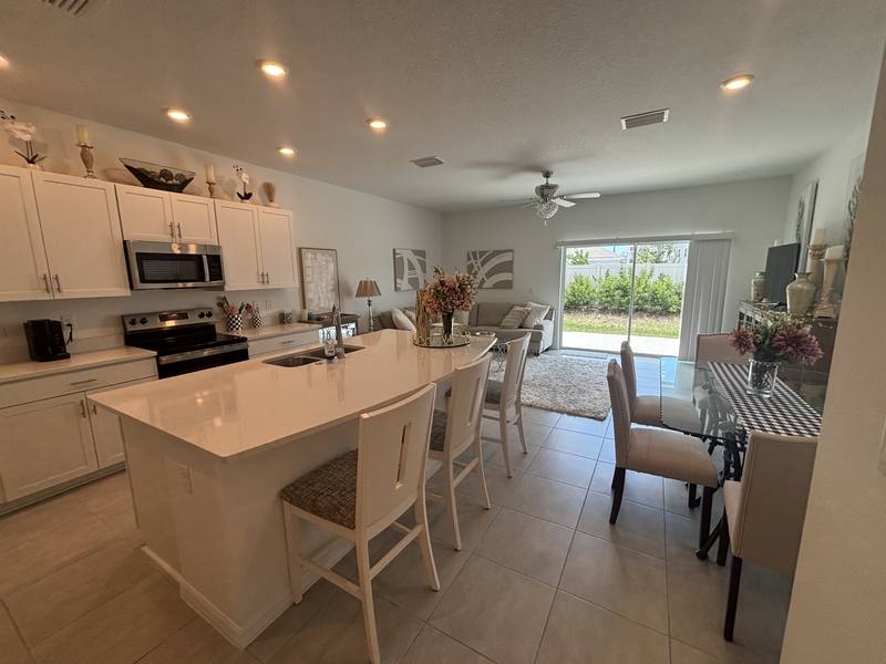 5825 Biscotti St, Nokomis, FL 34275 - Townhouse for Rent - Image 2