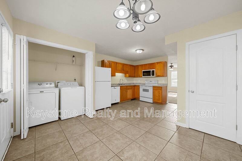 Townhouse for rent at 2331 Raleigh Court, Clarksville, TN 37043