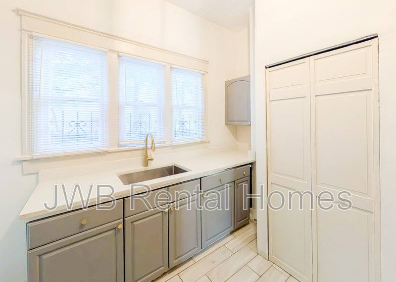 Apartment for rent at 2040 Laura St N, Jacksonville, FL 32206