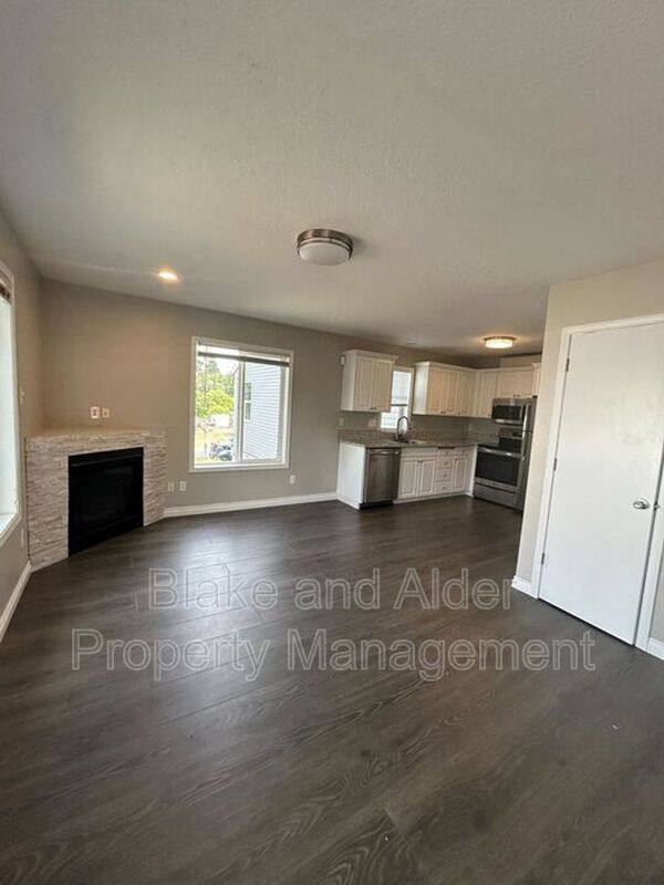 House for rent at 5609-A SE 117th Ave, Portland, OR 97266