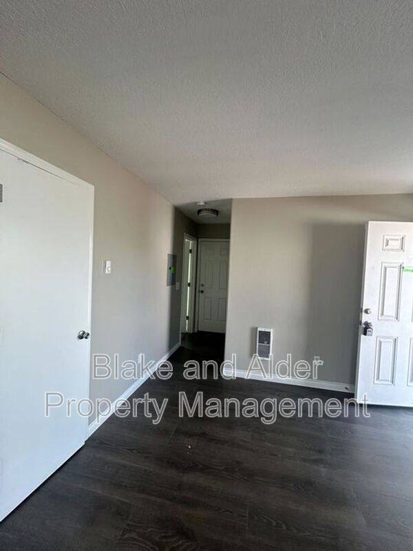 House for rent at 5609-A SE 117th Ave, Portland, OR 97266